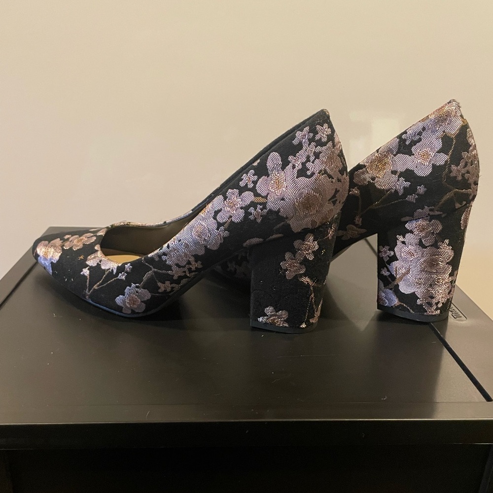 Rampage Black Floral Heels. Size 8. - Picture 3 of 5